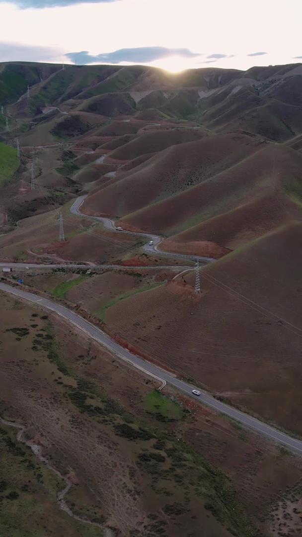 喀拉峻阔克苏大峡谷盘山公路航拍5A景区视频视频的预览图
