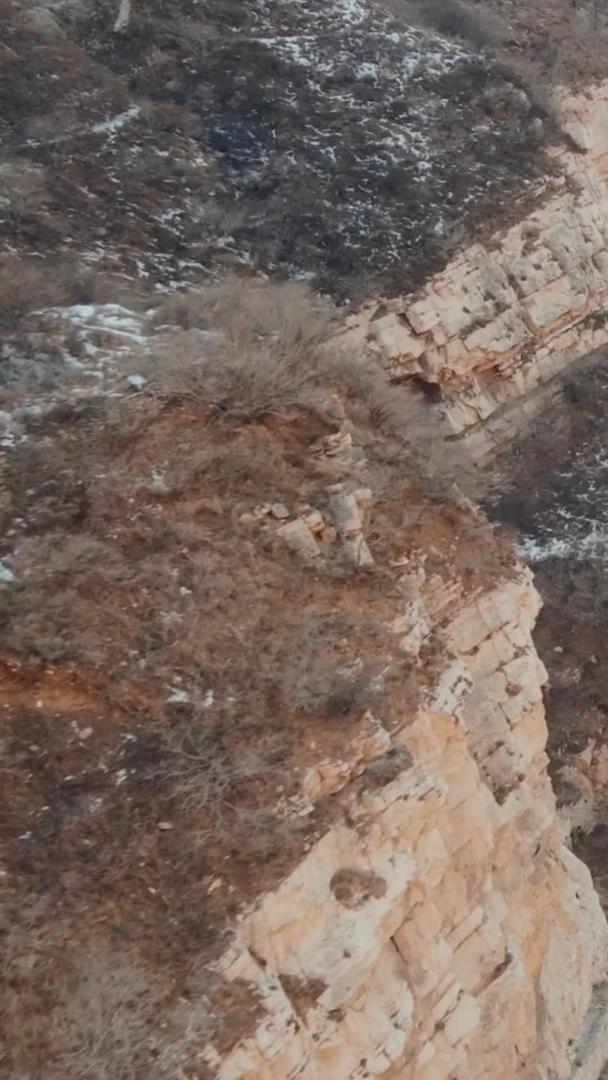 冬季恒山悬空寺航空镜视频的预览图