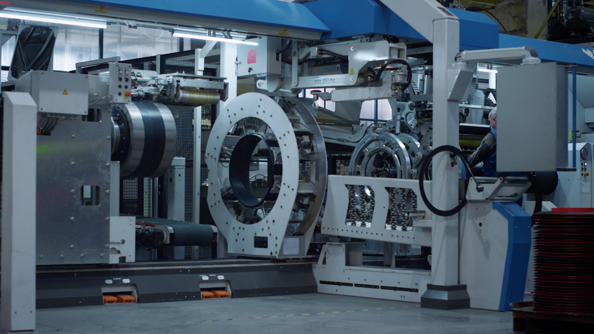 巨大的数字化工厂工业机器视频的预览图