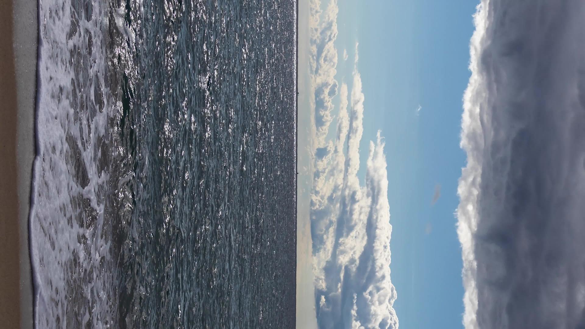 垂直海滩和天线短片用作移动背景视频的预览图