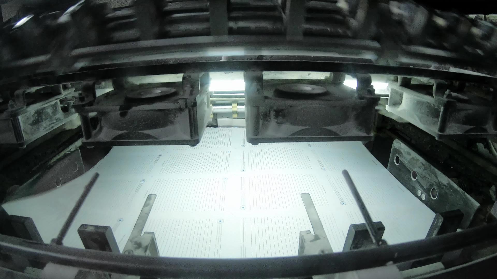 平面印刷出版社生产的机器部件移动有节奏的机器部件视频的预览图
