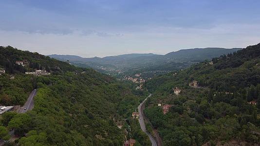 意大利托斯卡纳高山地貌壮观的山景视频的预览图