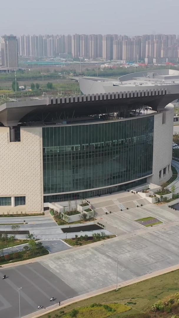 郑州博物馆航拍奥体中心视频的预览图