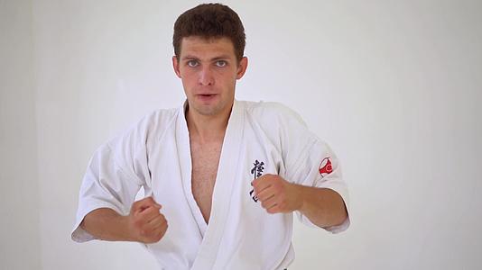 体育馆拳击训练武术硕士视频的预览图