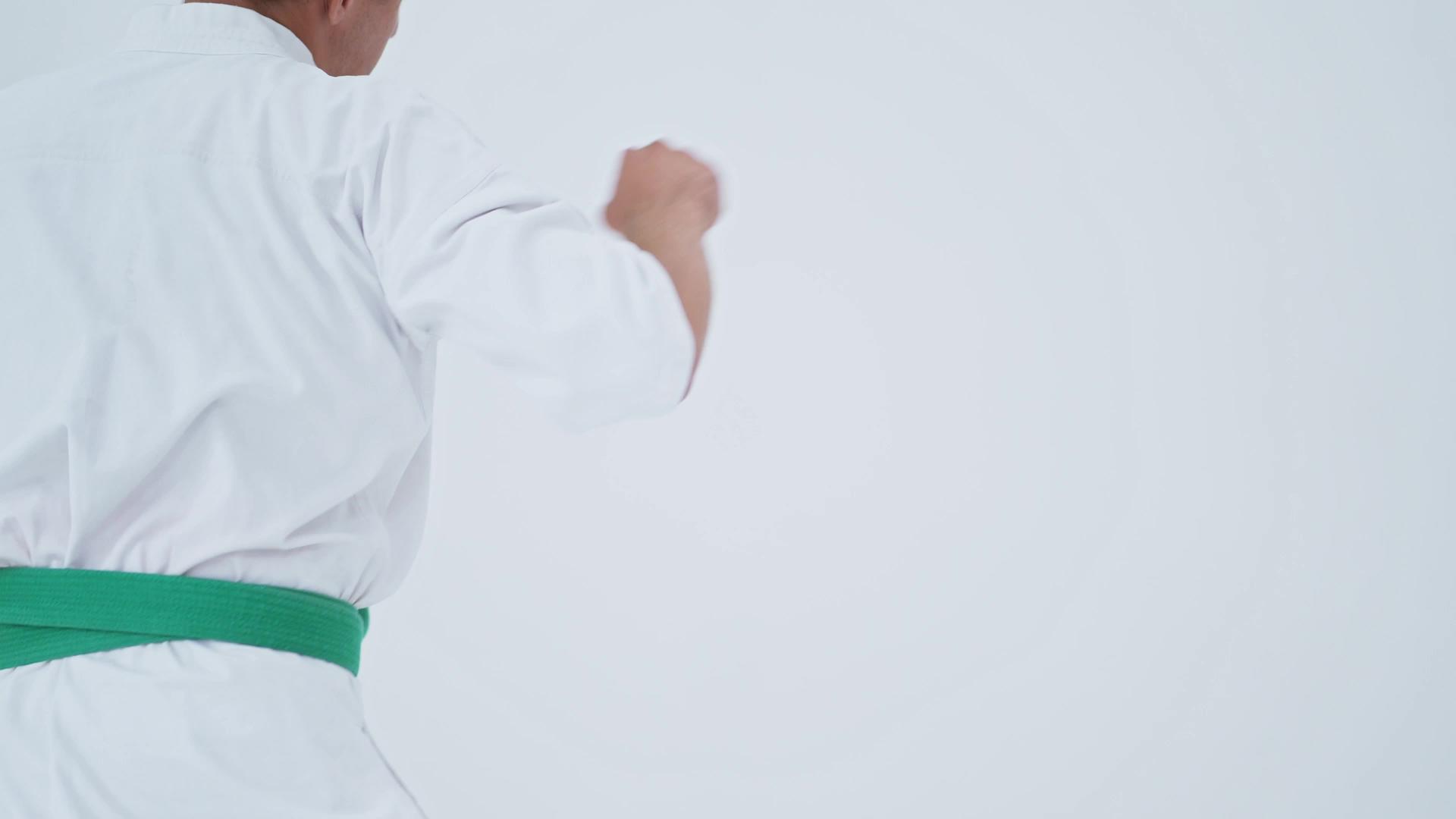武士体育馆拳击训练视频的预览图