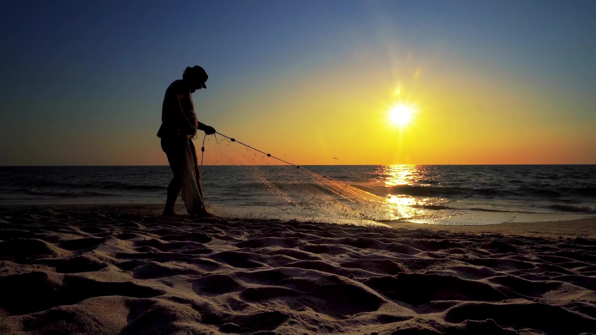 日落海滩电影制片人Standicam拍摄的渔网视频的预览图