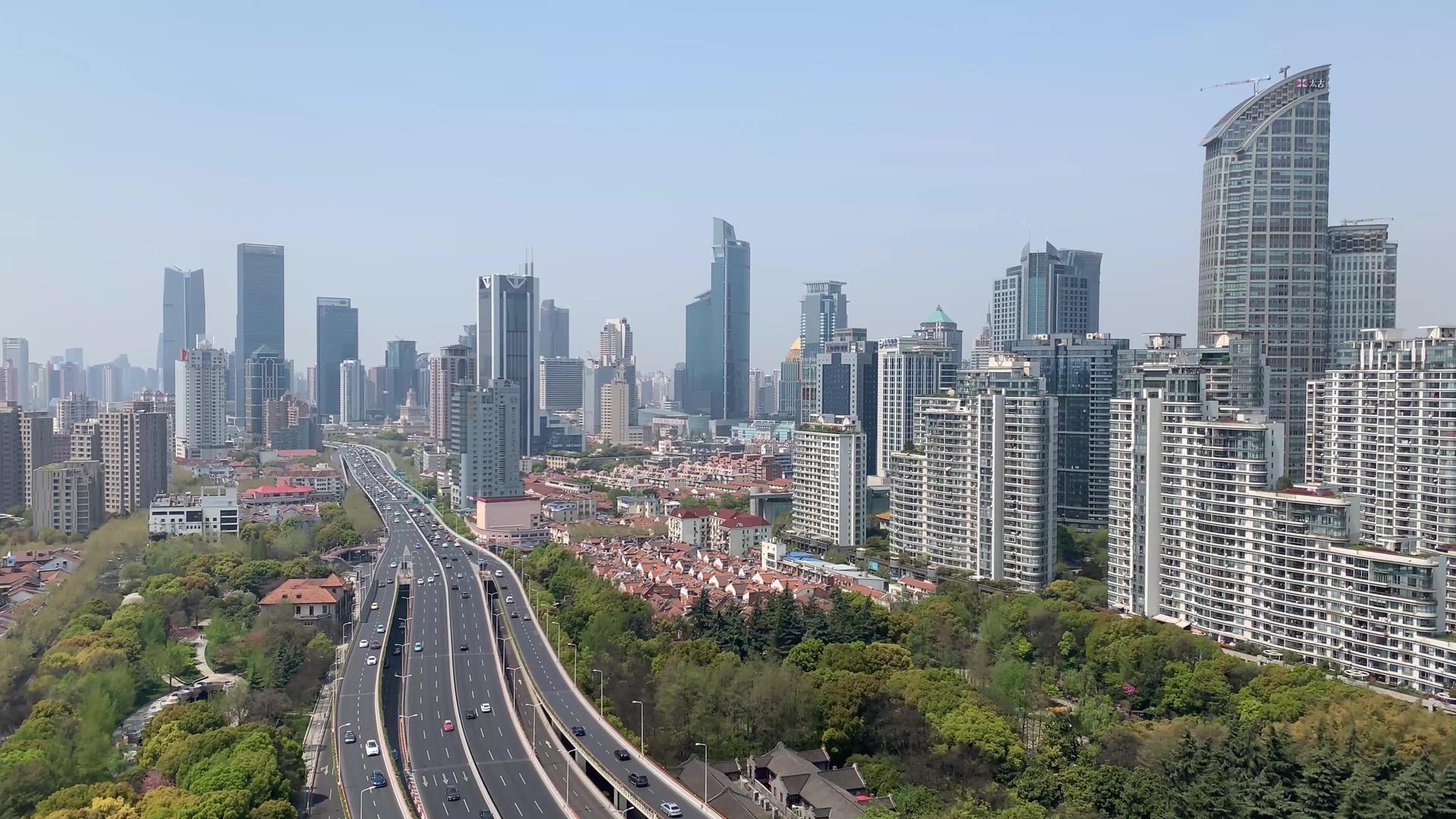 上海高架桥上行驶的车辆视频的预览图