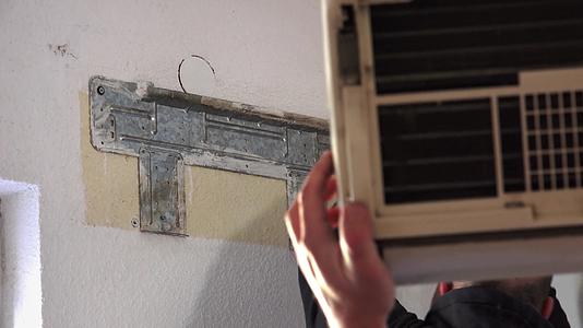 室内机房安装空调工程工程师视频的预览图