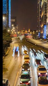 8k竖拍上海外滩交通马路车流夜景流光延时摄影视频的预览图