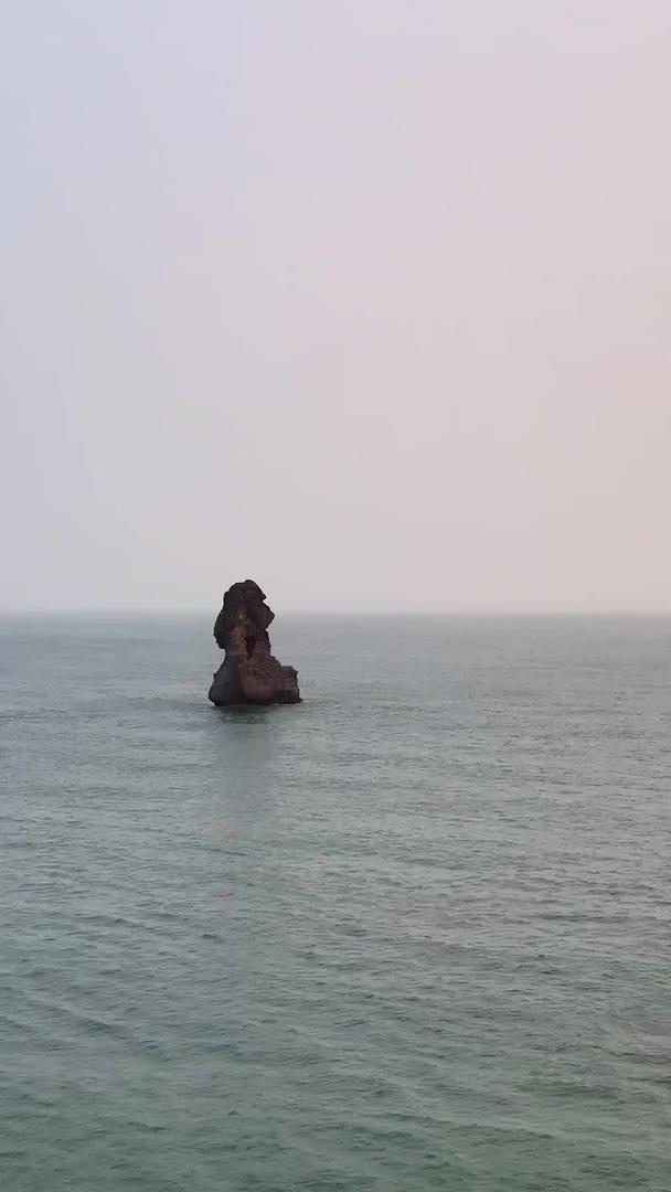 石老人在海上航拍视频的预览图