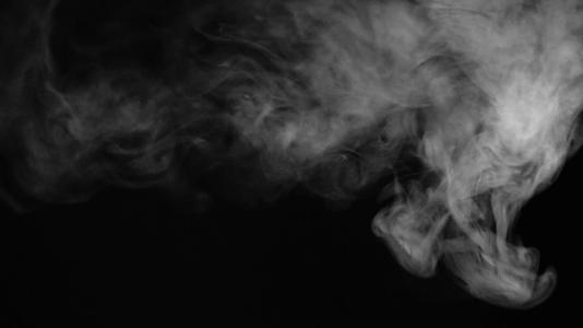 黑色背景hd的白烟排放hd视频的预览图