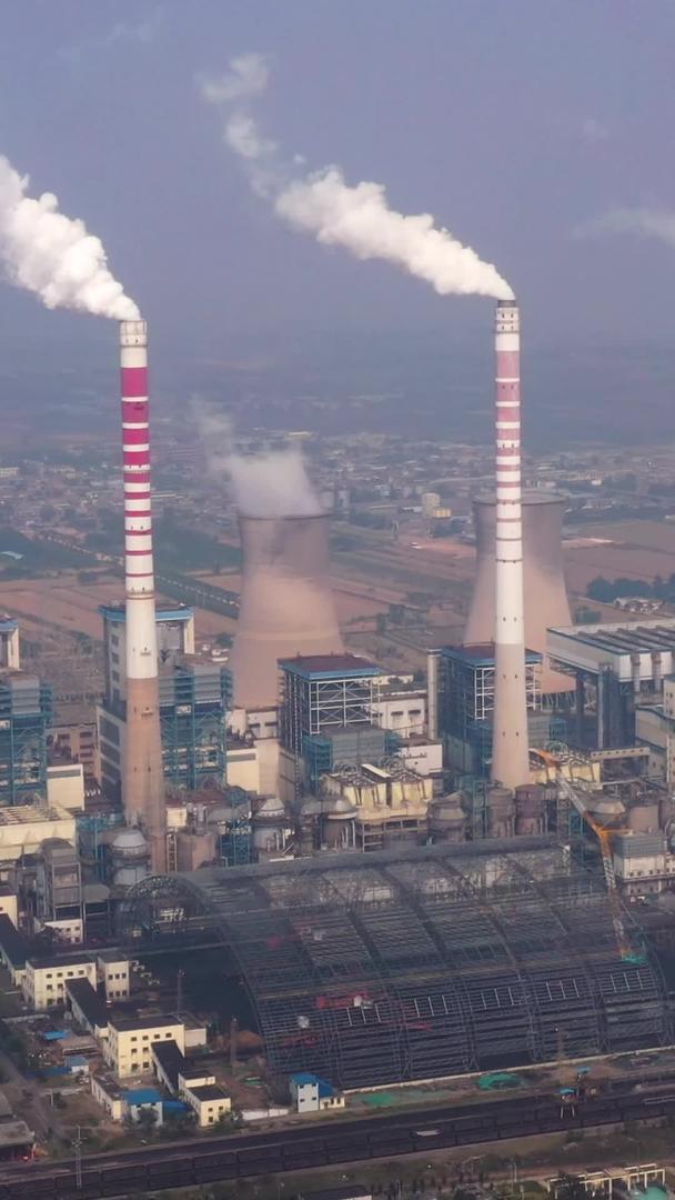 陕西火力发电厂航拍烟囱浓烟素材料视频的预览图