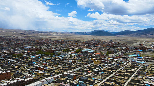 4K航拍中国千户藏寨世界第一高城风景区视频的预览图