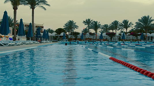 在Hurghada豪华露天游泳池度假胜地视频的预览图