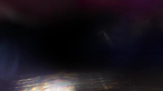明亮的蓝光在黑色背景上闪烁视频的预览图