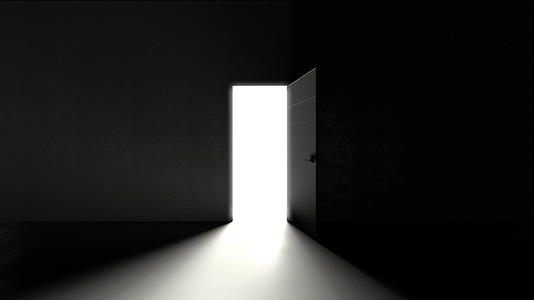 门打开明亮的灯光照亮黑暗的房间可以作为新的创新未来视频的预览图