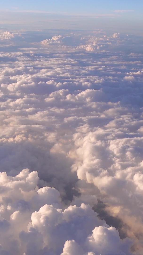 在云层上俯瞰云海景观仙境的幻觉自然世界天空素材视频的预览图