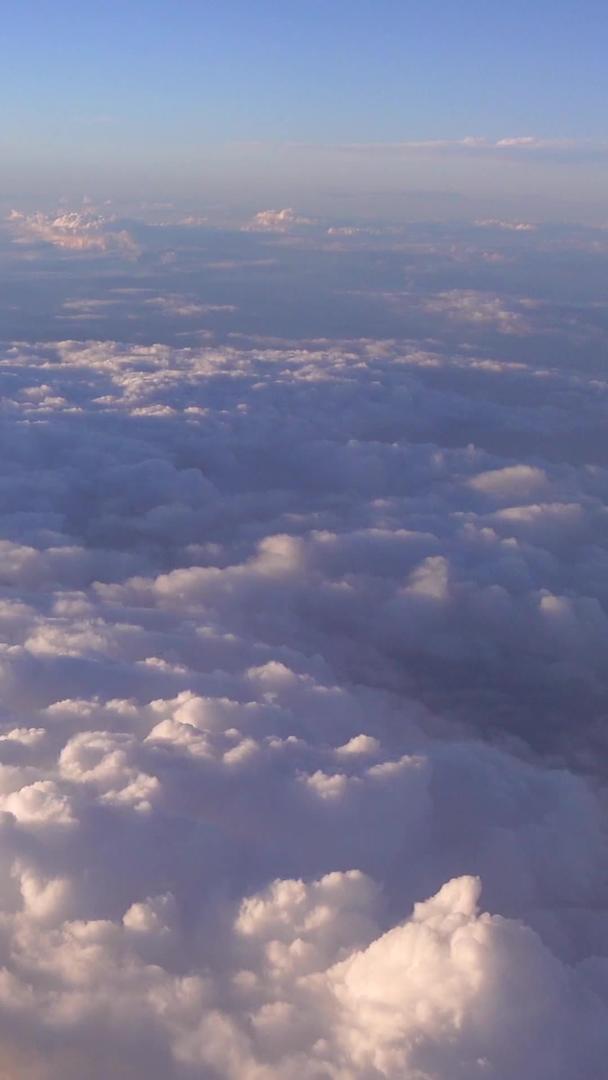 在云层上俯瞰云海景观仙境的幻觉自然世界天空素材视频的预览图
