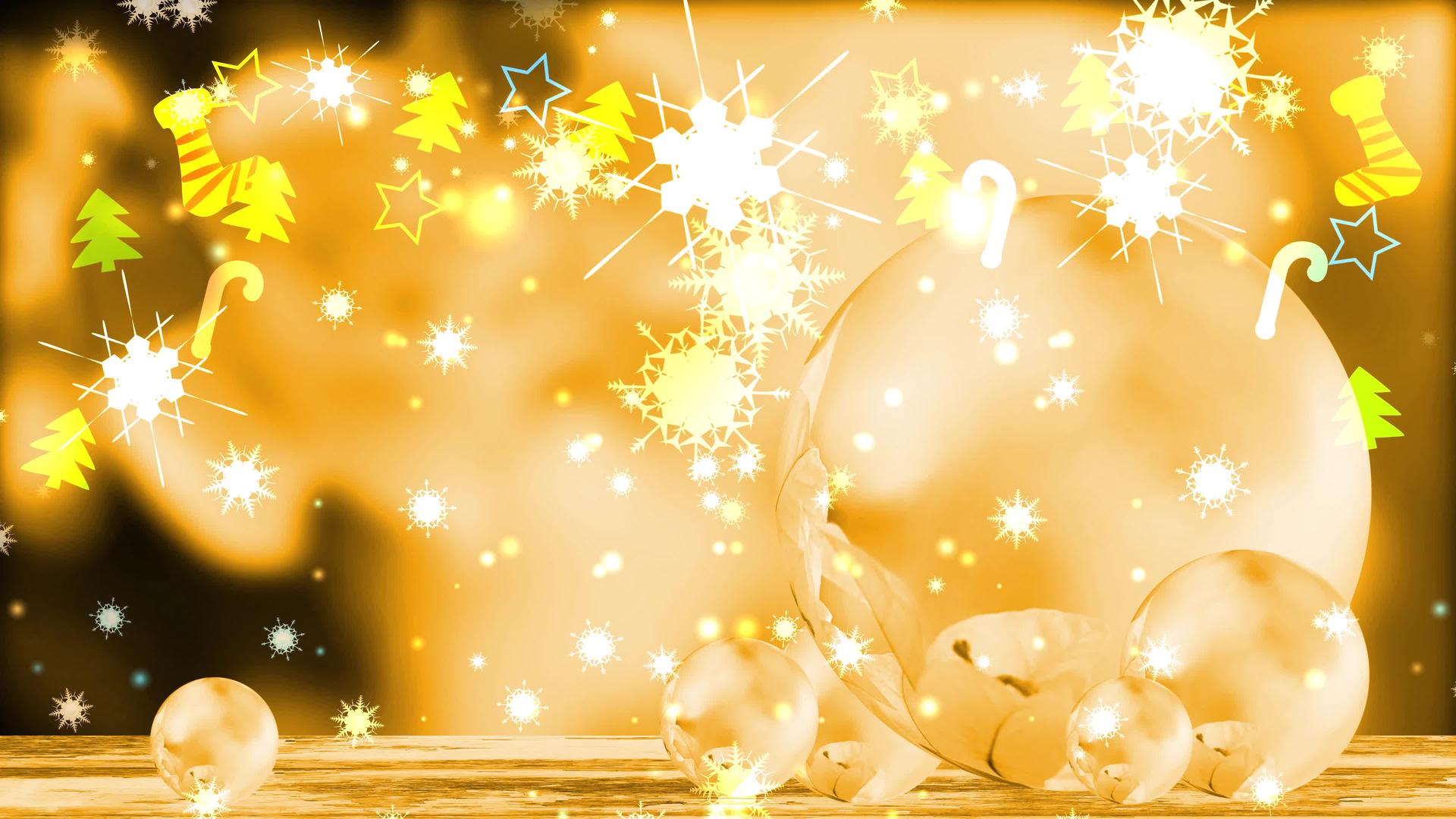 水晶球上有倒影花圣诞彩色主题雪花袜子星星树甜棒挂在水晶球上视频的预览图