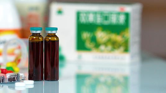4k褐色玻璃瓶装双黄连药品静物视频的预览图