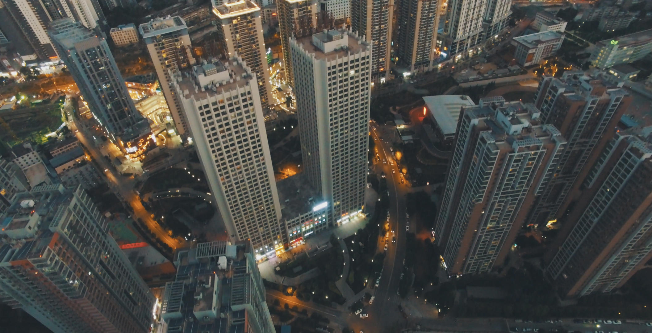昆明城市夜景楼房航拍视频的预览图