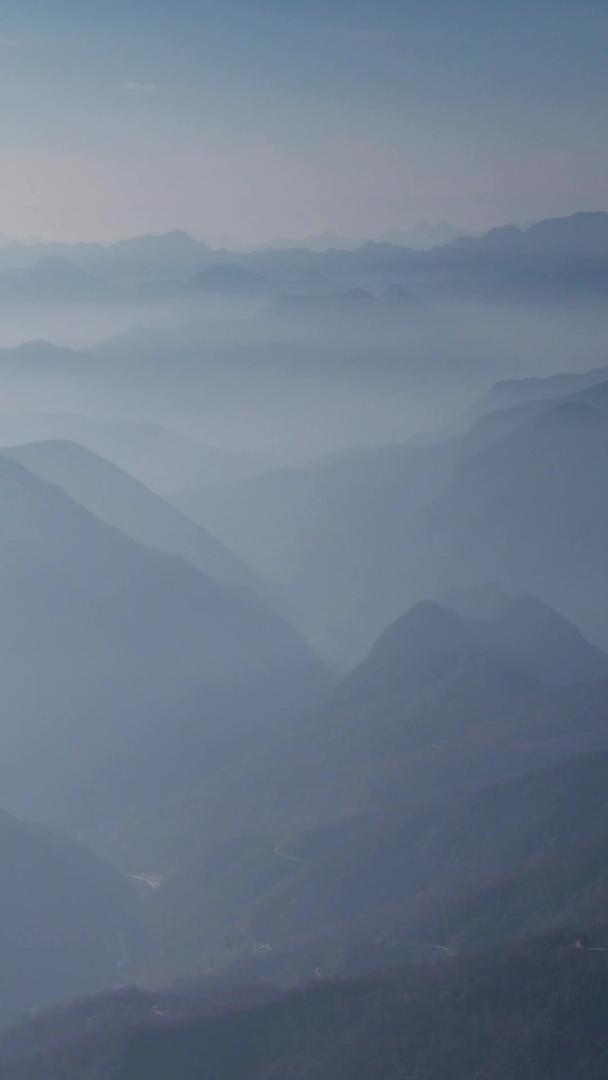 大山深处清晨薄雾航拍视频的预览图
