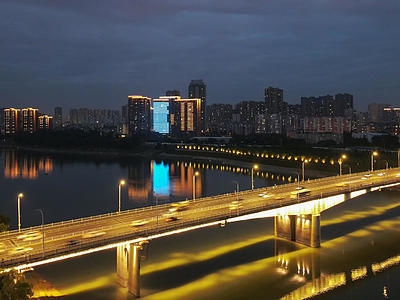 延时摄影航拍风光城市川流不息的立体交通夜景桥梁上的车流4k素材视频的预览图