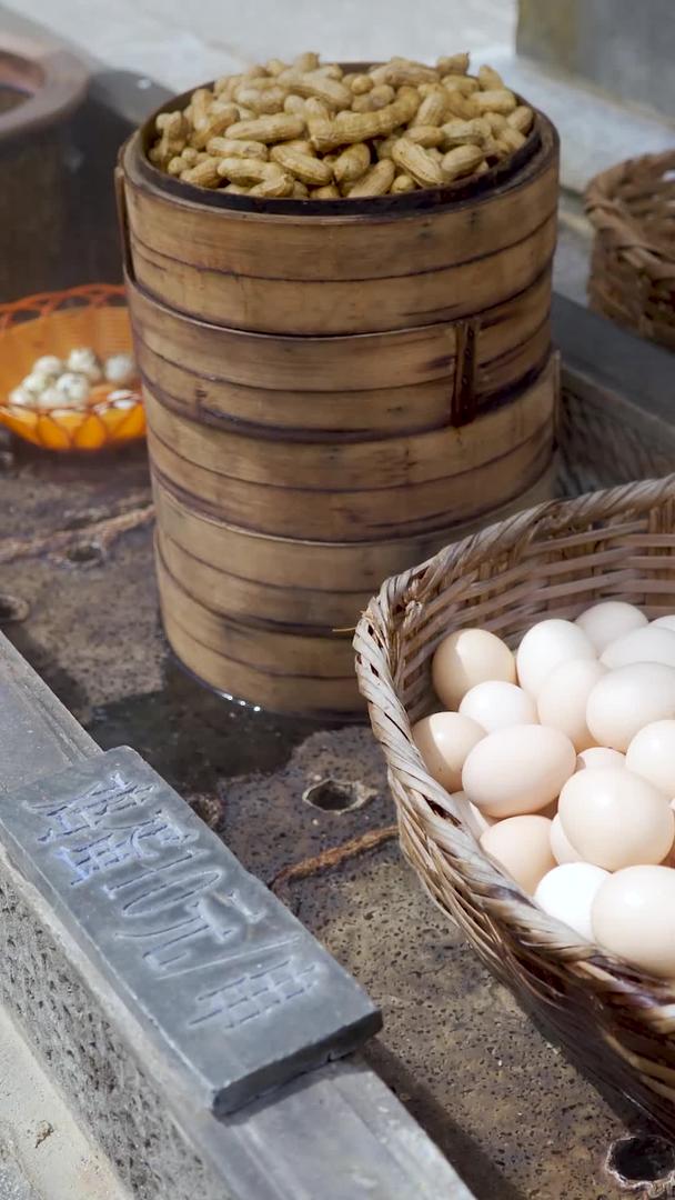 腾冲热海景区温泉蒸食品视频的预览图
