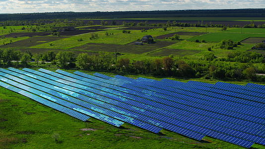 空中太阳能发电场视频的预览图