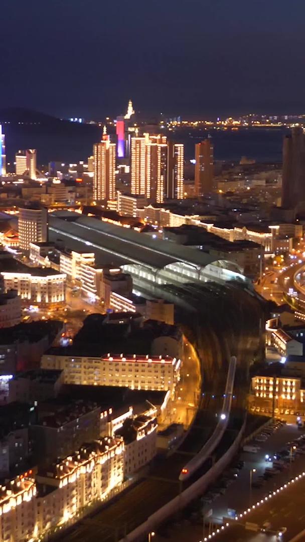 青岛西部大港夜景万家灯光视频素材视频的预览图