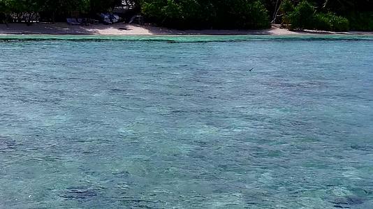 沙洲附近的蓝海沙背景完美旅游海滩时间日间海景视频的预览图