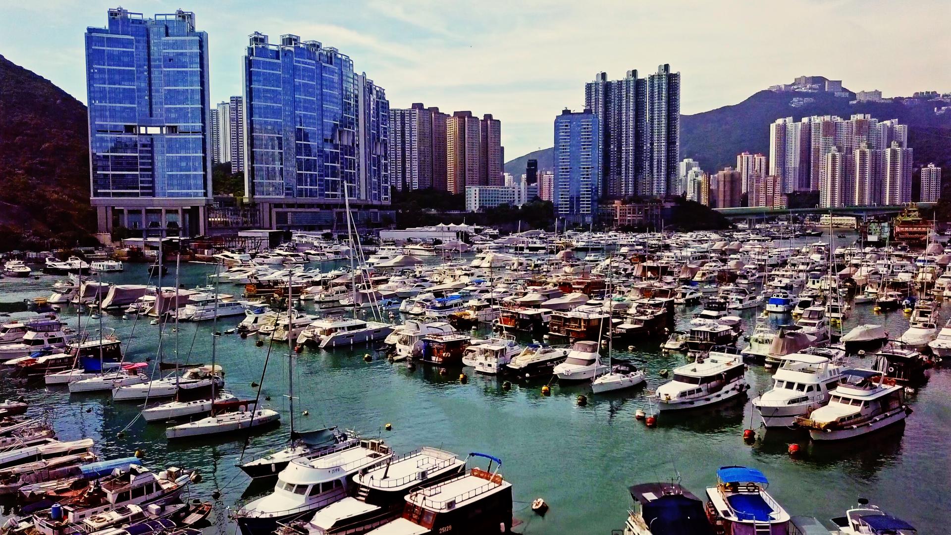 冷色调香港游船码头视频的预览图