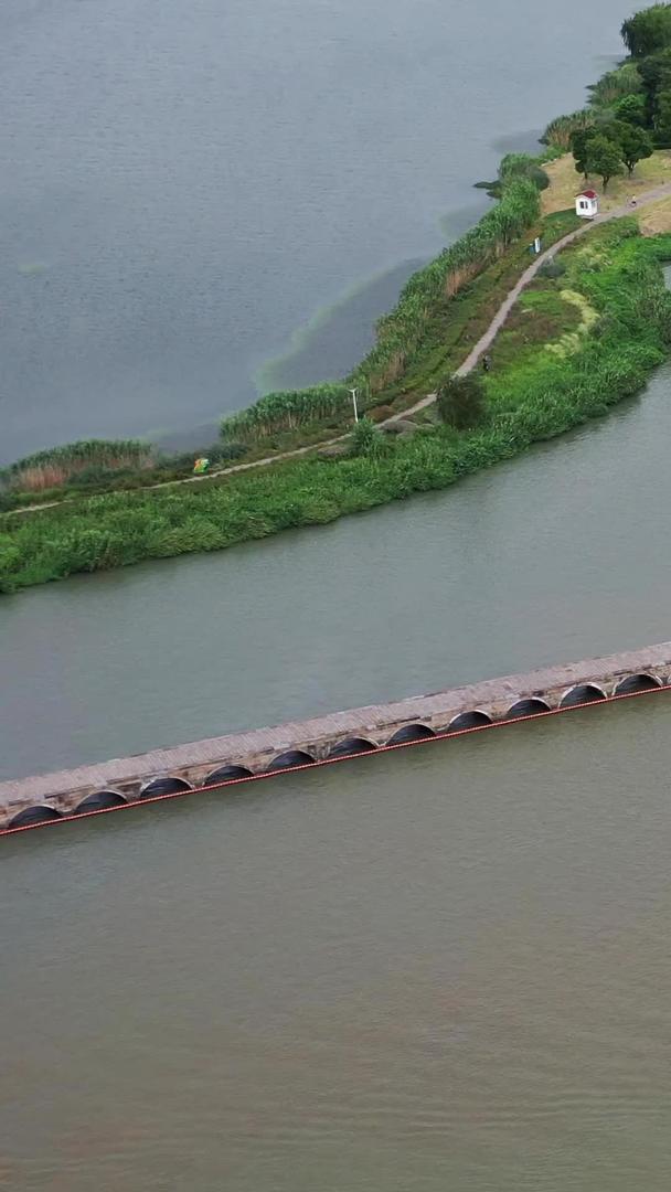 苏州宝带桥历史建筑航拍视频视频的预览图