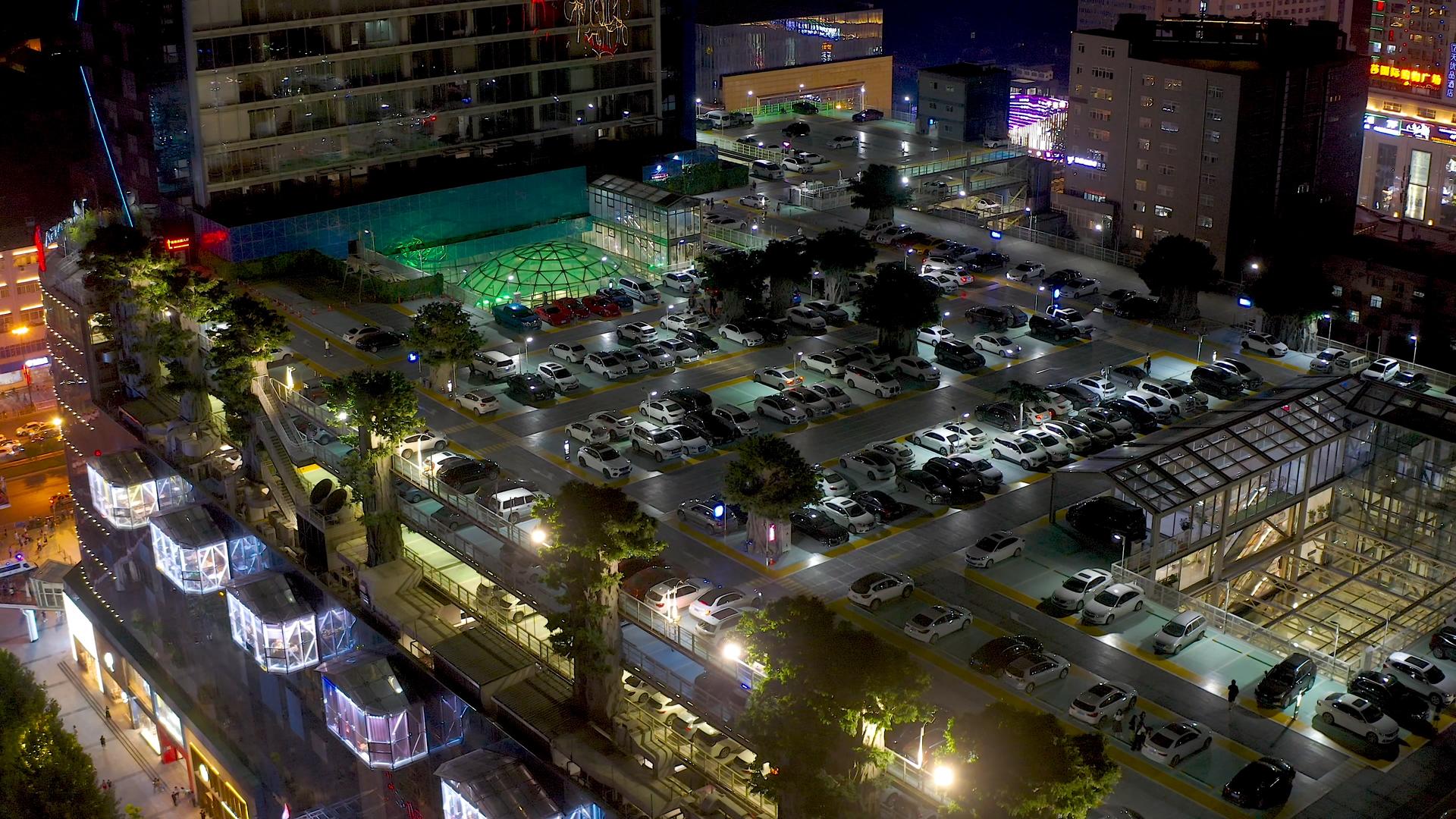 商厦楼顶停车场4K航拍视频的预览图