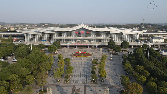 航拍湖南衡阳高铁站视频的预览图