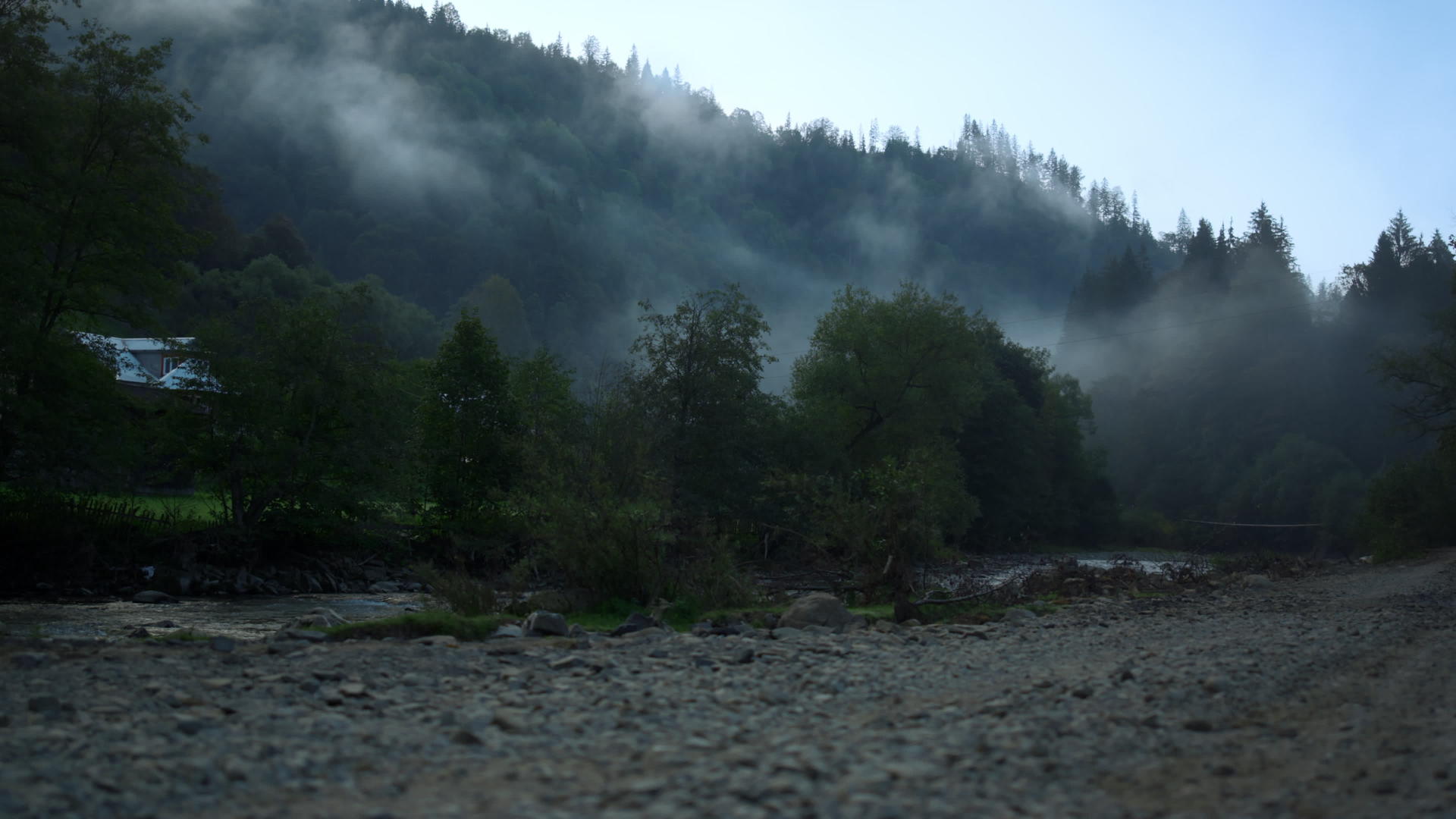 夏天的早晨山上有雾视频的预览图