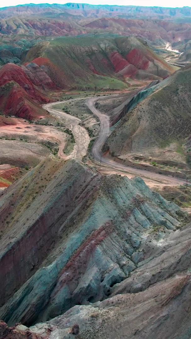 新疆硫磺沟丹霞地貌视频航拍色彩风格视频的预览图