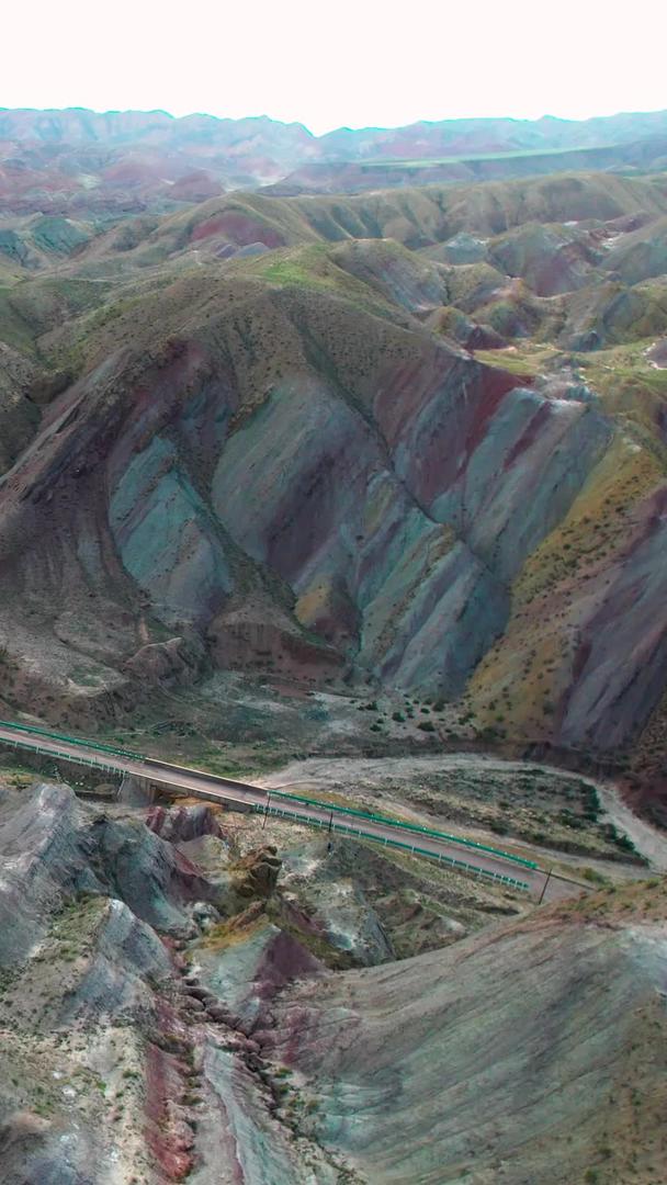 新疆硫磺沟丹霞地貌视频航拍色彩风格视频的预览图