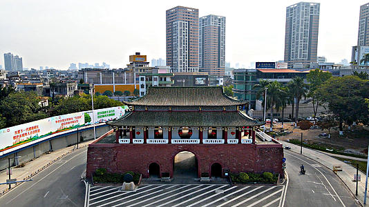 4K航拍广州东莞迎恩门城楼历史建筑视频的预览图