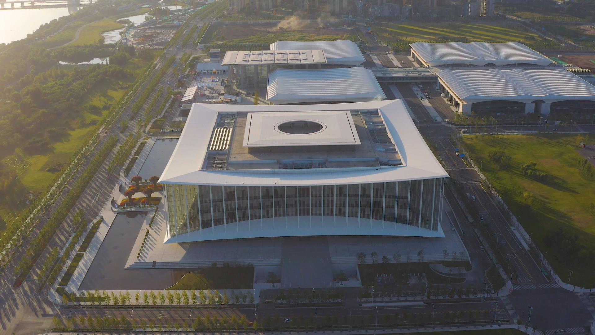 西安国际会展中心4K航拍视频的预览图