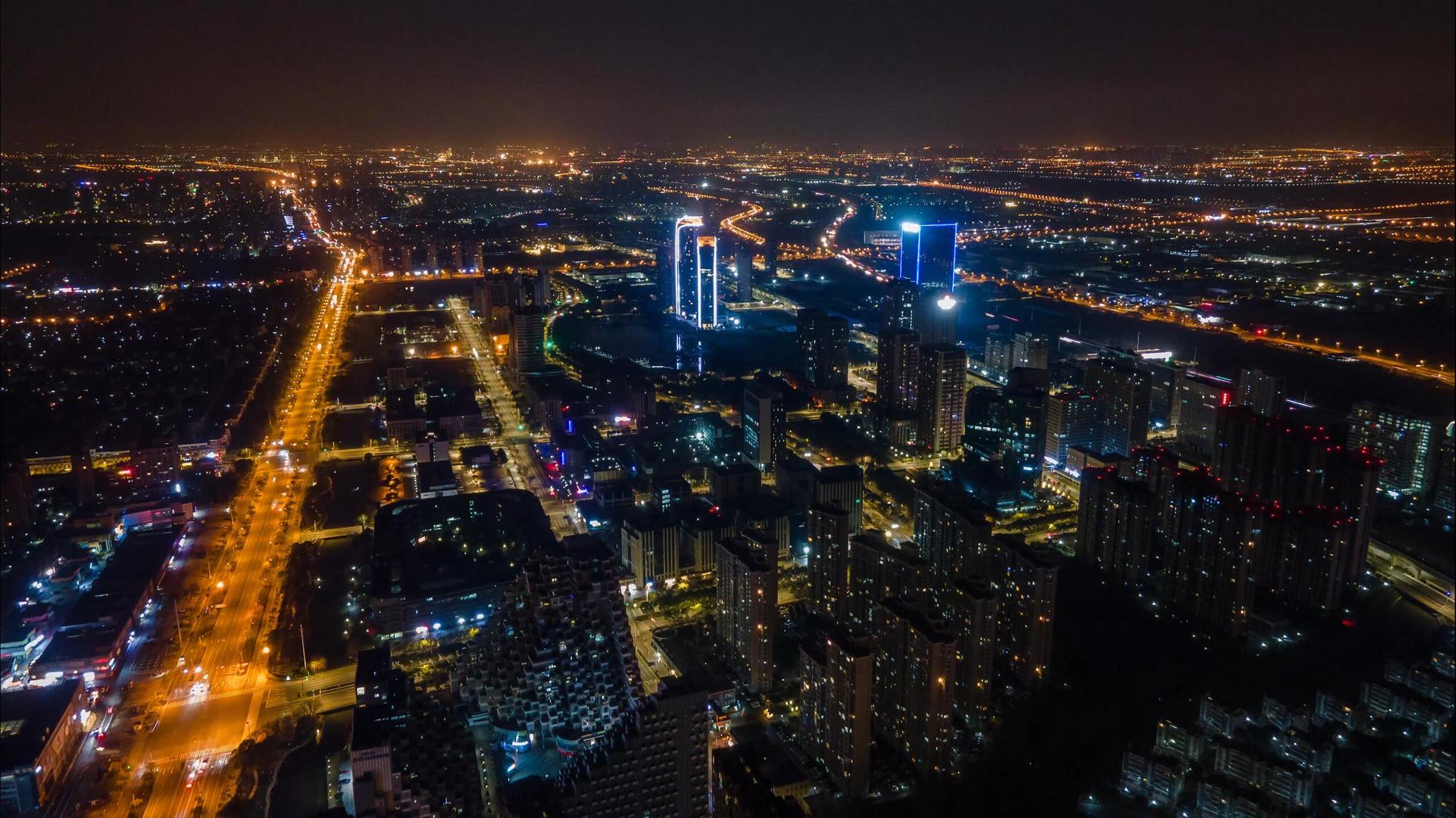 4k航拍城市夜景繁华车流交通灯光移动延时摄影视频的预览图