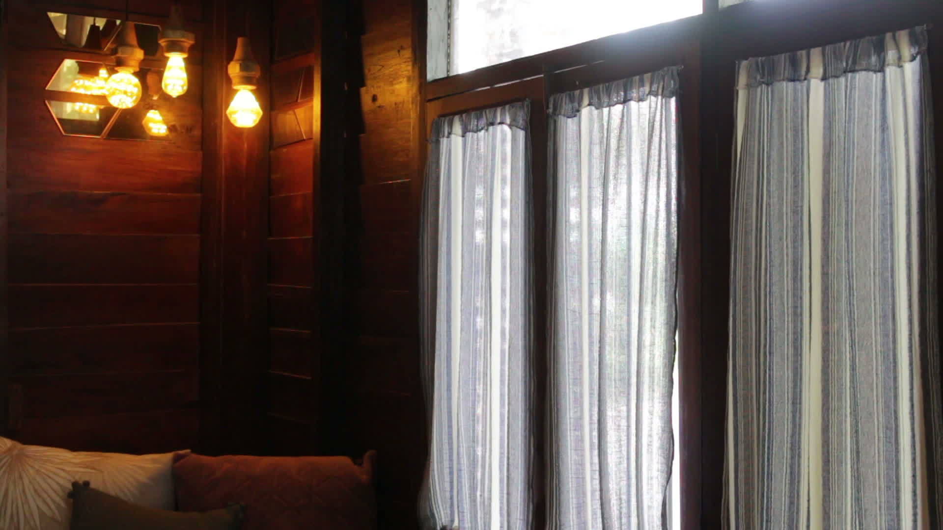 阳台内窗有窗帘视频的预览图