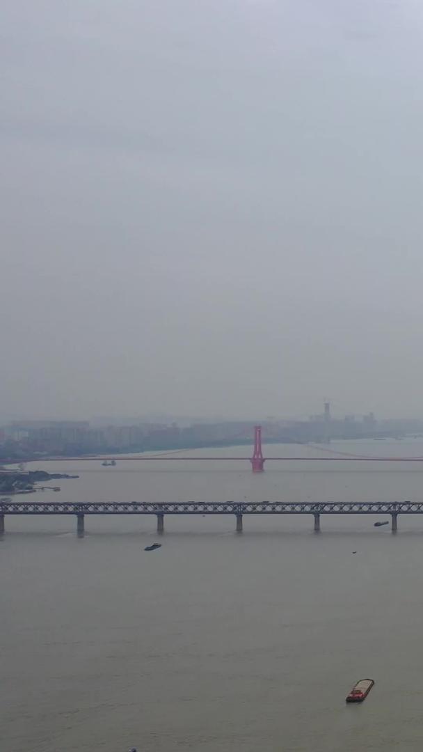长江航拍与汉江在武汉龙王庙交汇江景视频视频的预览图