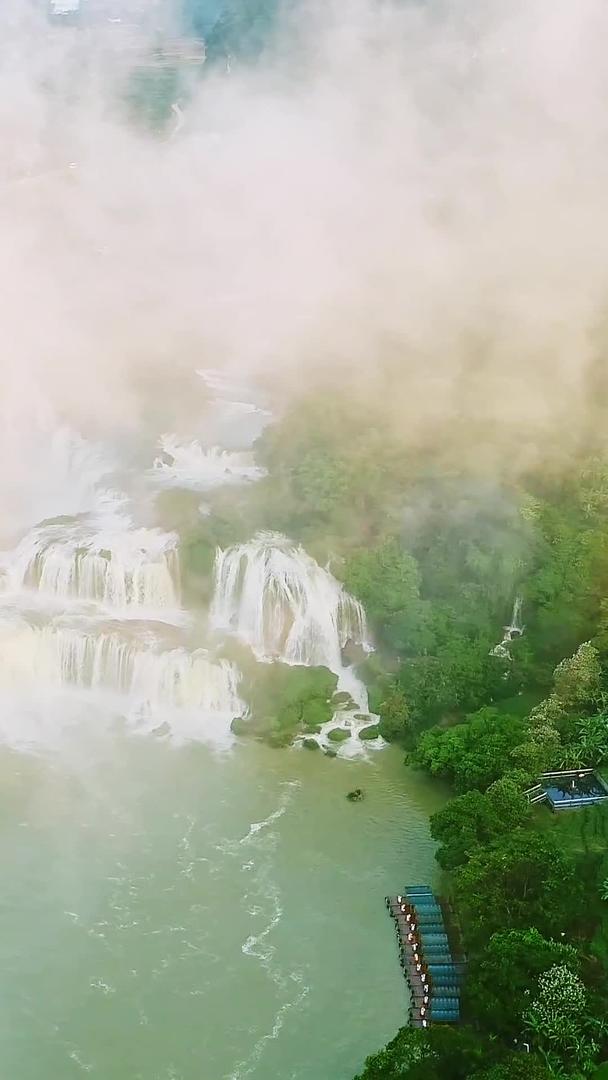 广西壮族自治州德天瀑布航拍集合视频的预览图