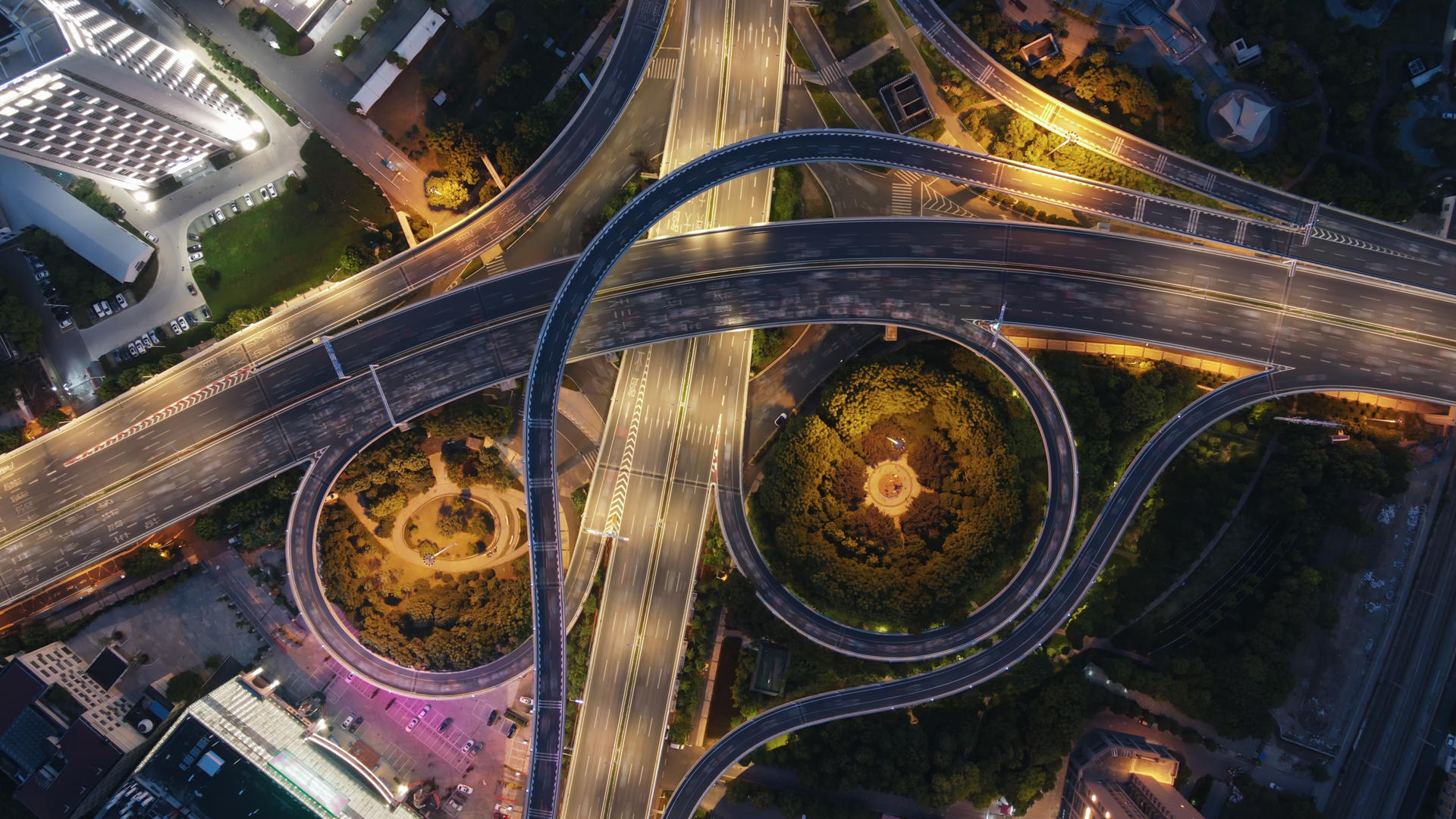 延时摄影航拍俯拍城市风光夜景立体交通道路车流4k素材视频的预览图