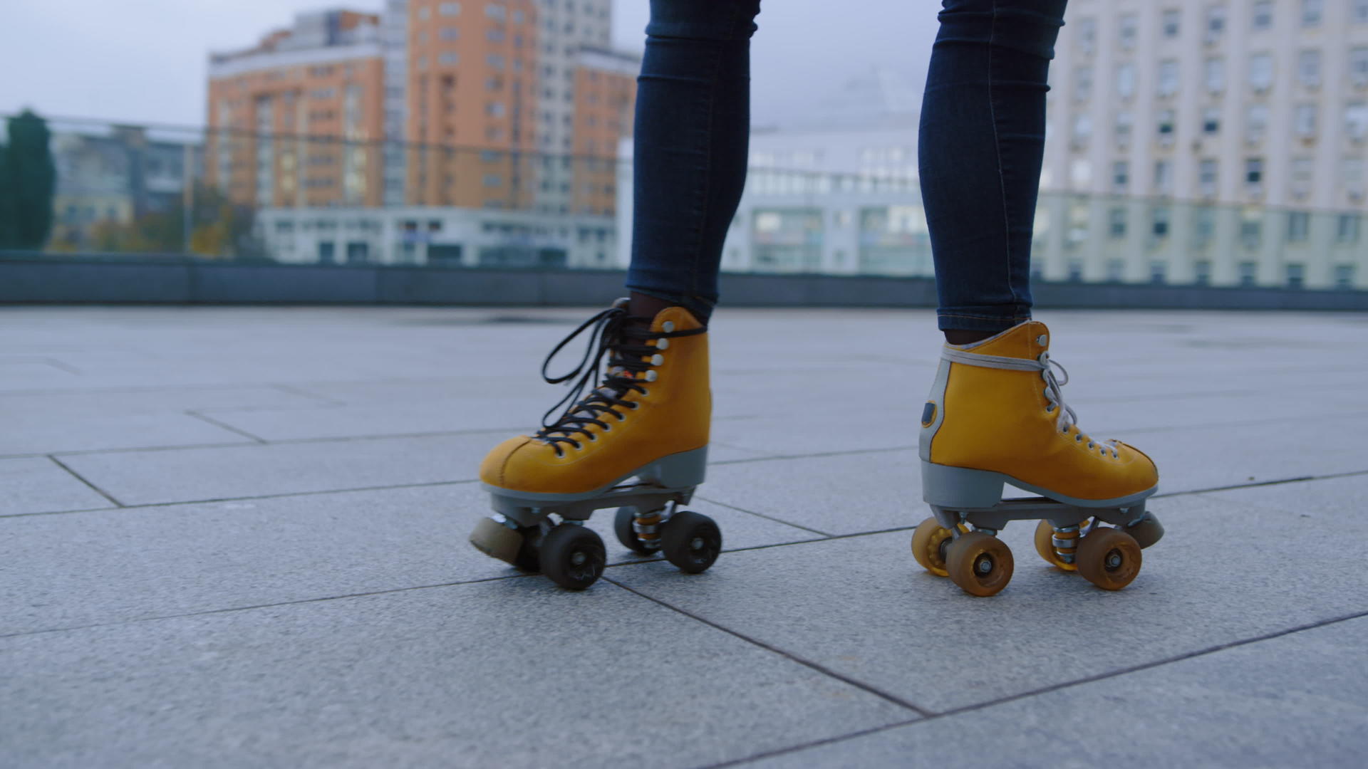 滑轮滑鞋子视频的预览图