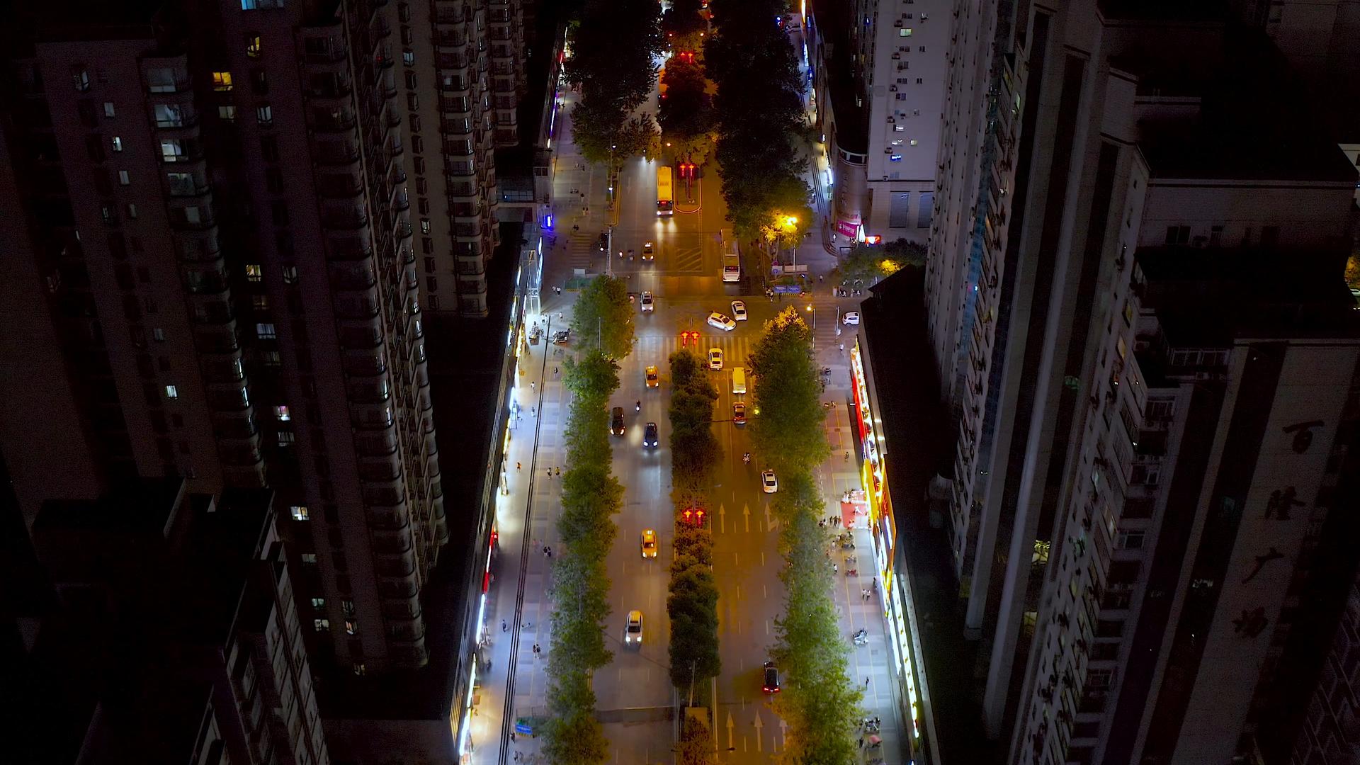 城市夜景交通4K航拍视频的预览图