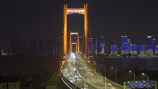 航拍城市地标桥梁夜景武汉鹦鹉洲长江大桥交通道路车流4k素材视频的预览图