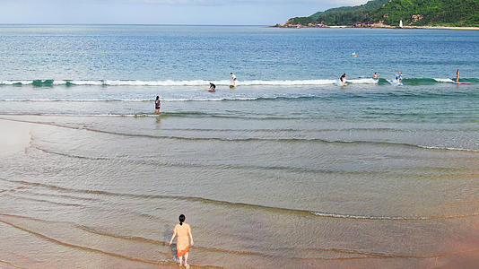 海南三亚度假海边游玩视频的预览图
