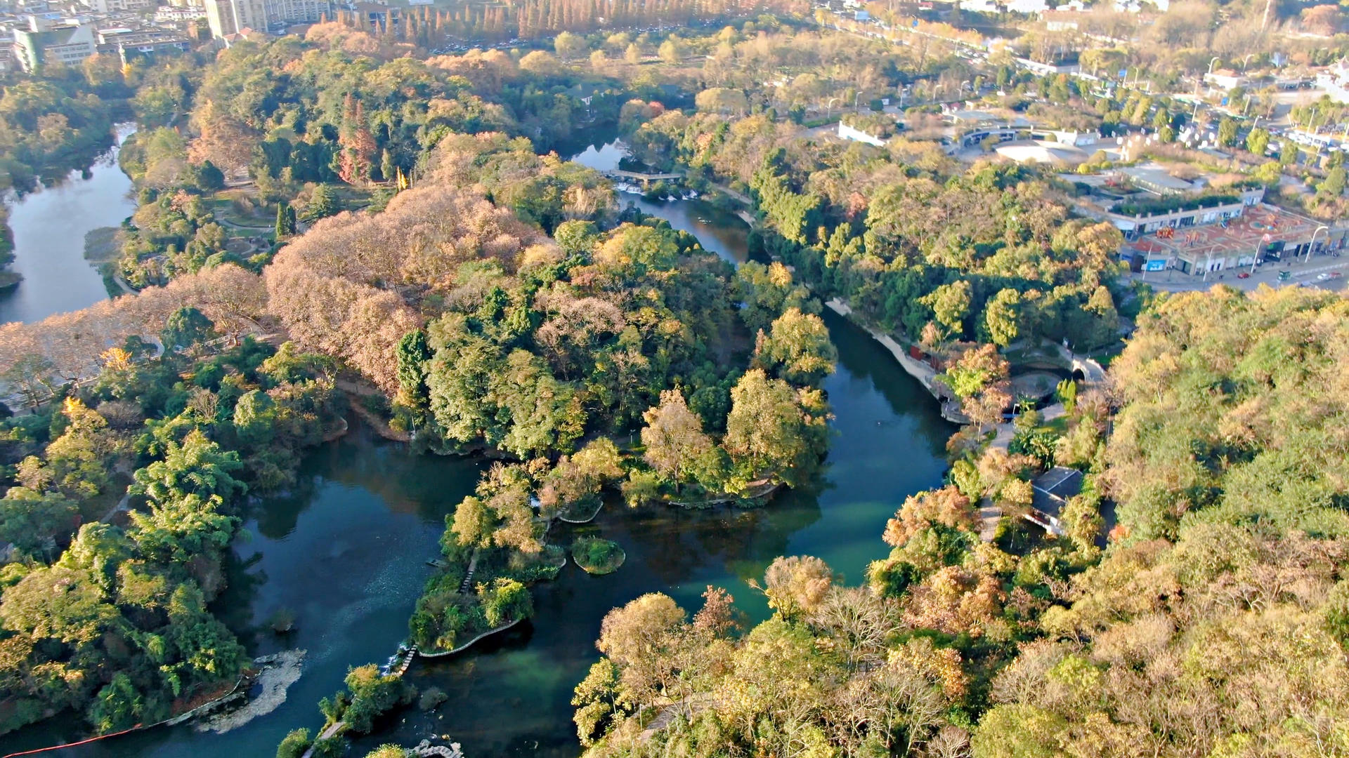 4K航拍贵阳花溪国家城市湿地公园视频的预览图